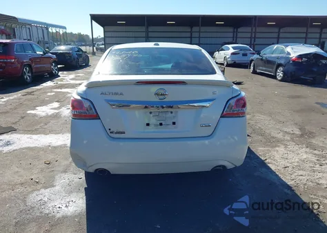 2015 Nissan Altima 2.5 S z USA, uszkodzony, nr VIN 1N4AL3AP8FC592057